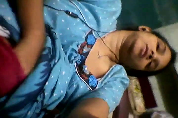 Desi hot bhabhi fingering on vc