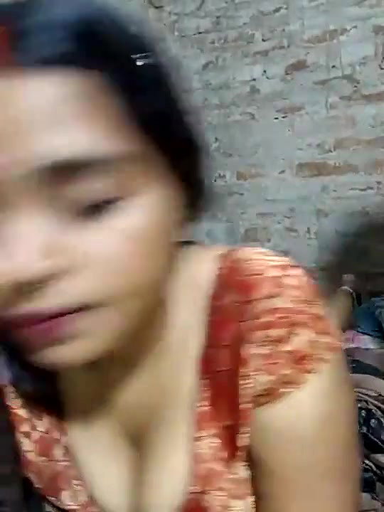 Desi Girl Removing Saree and Giving handjob to BF