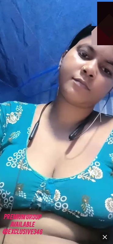 Cute village bhbai show boobs in chamet