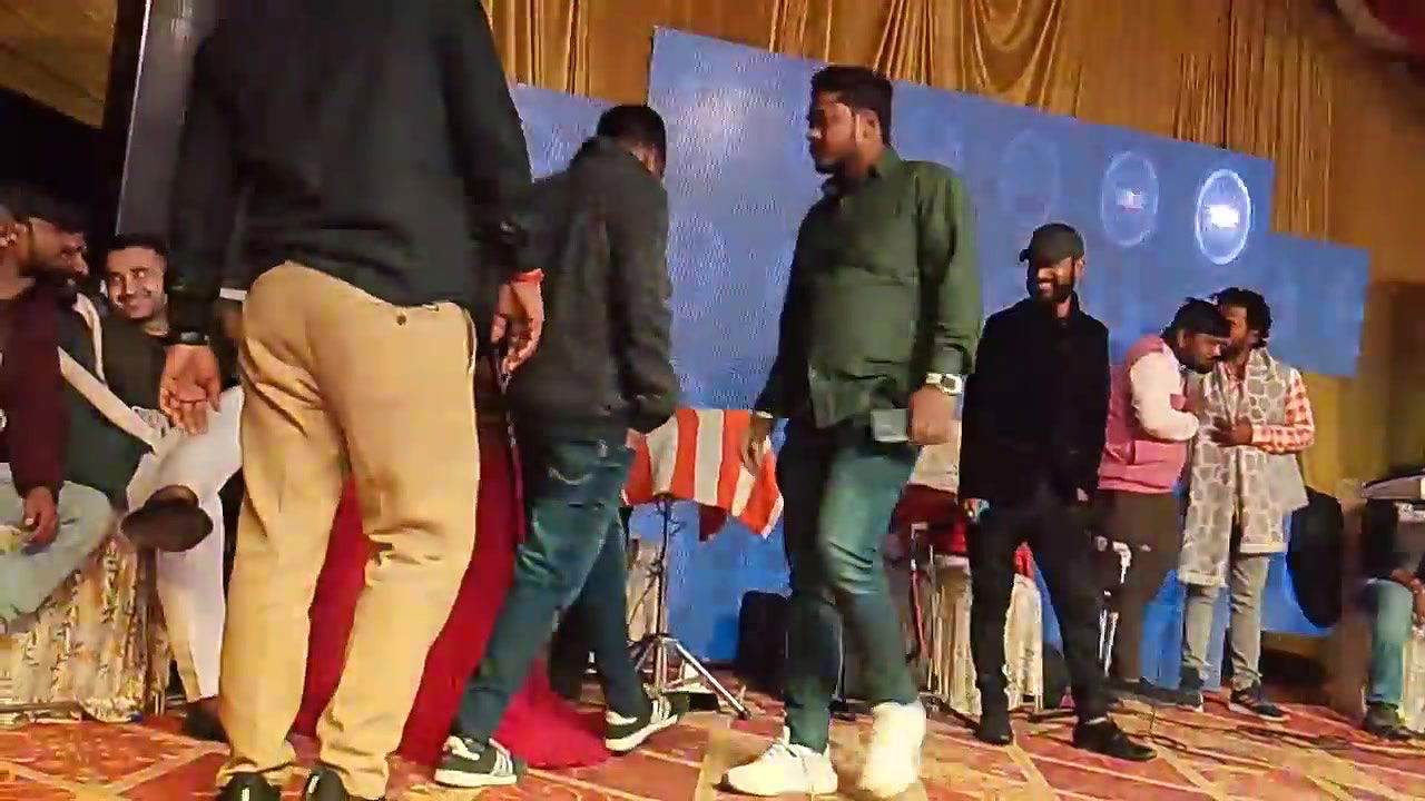 Big navel girl dance