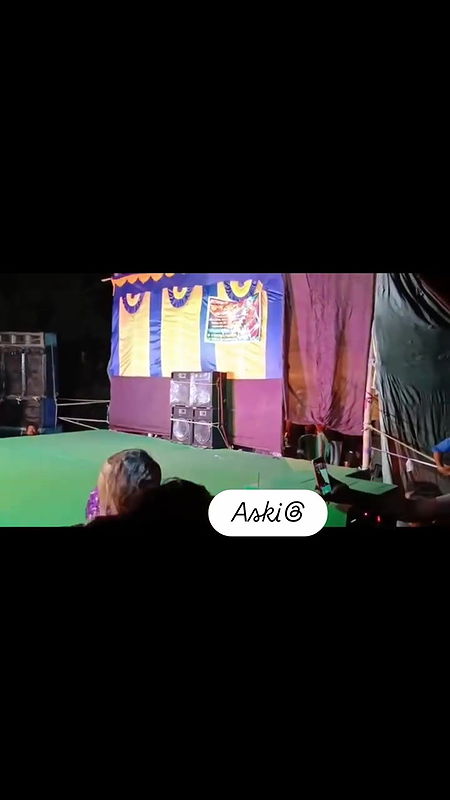 Boobs prs in dance show