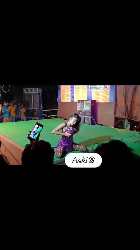 Boobs prs in dance show