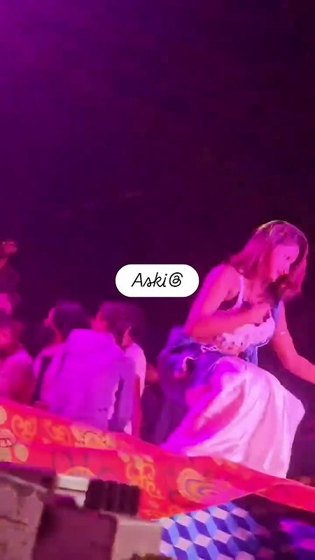 Boobs shwo in dance program