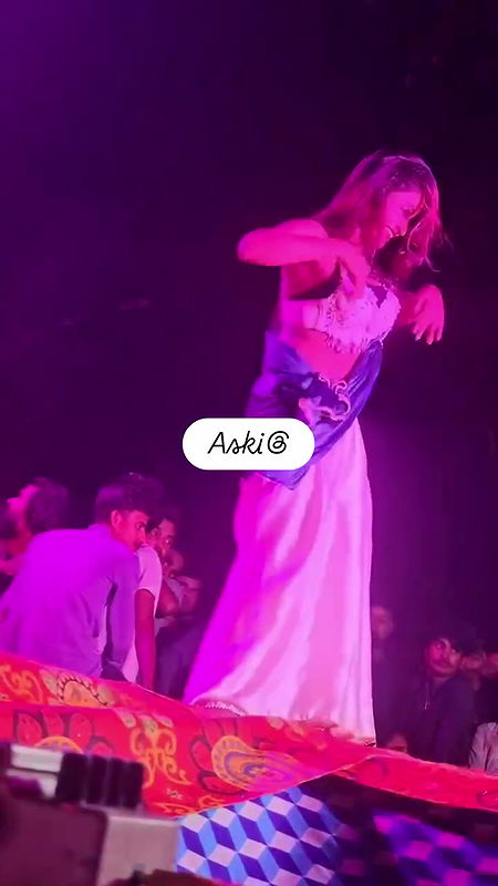 Boobs shwo in dance program