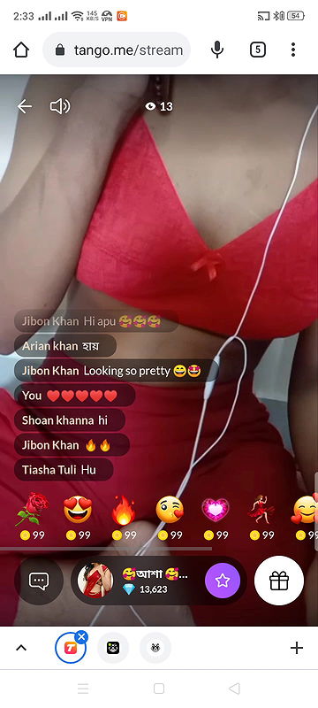 Bangladeshi couple show