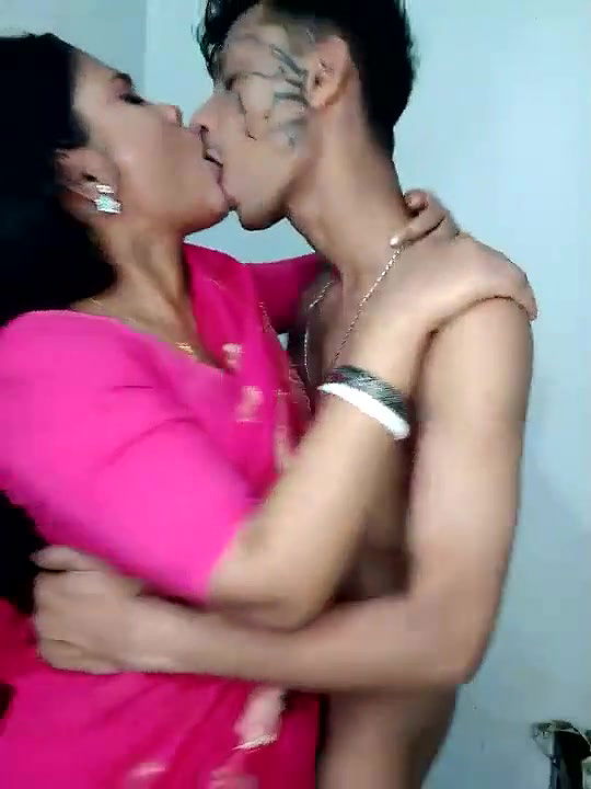 Beautiful Married Desi Girl Boobs Show and Blowjob to BF