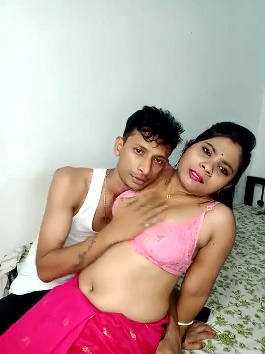 Beautiful Married Desi Girl Boobs Show and Blowjob to BF