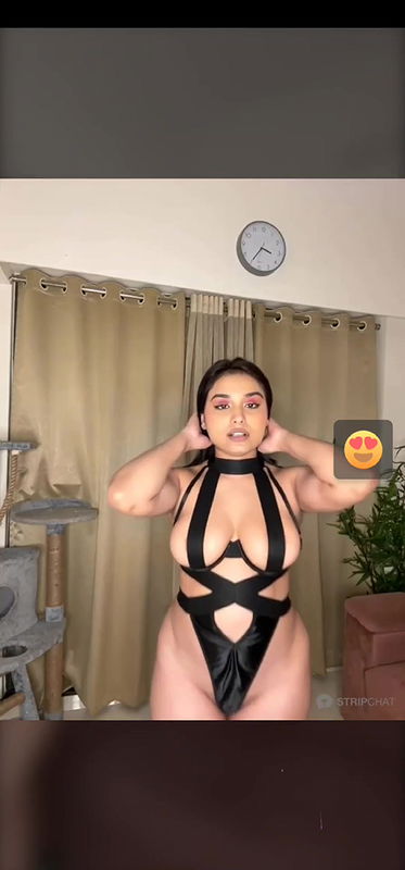 Currly Quinn aka EveQuinn In Skimpy Duct Tape Teasing Ass on Stripchat Live