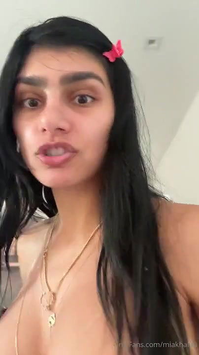 HOTTIE MIA KHALIFA OPEN NAKED COOKING FOOD SLUTTY