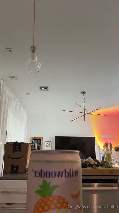 HOTTIE MIA KHALIFA OPEN NAKED COOKING FOOD SLUTTY