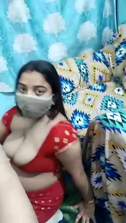 Red Saree girl giving blowjob