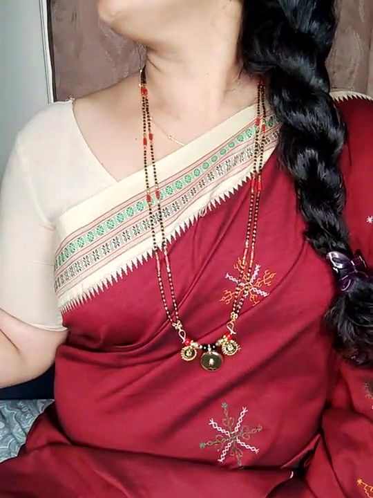 Hot indian Radha StripChat Model Boobs On Oil Showing