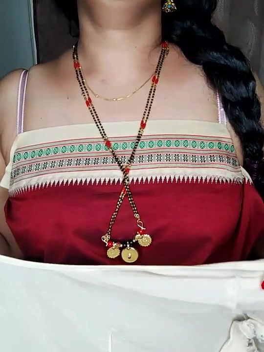 Hot indian Radha StripChat Model Boobs On Oil Showing