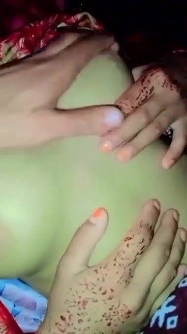 Desi bhabi hot boobs