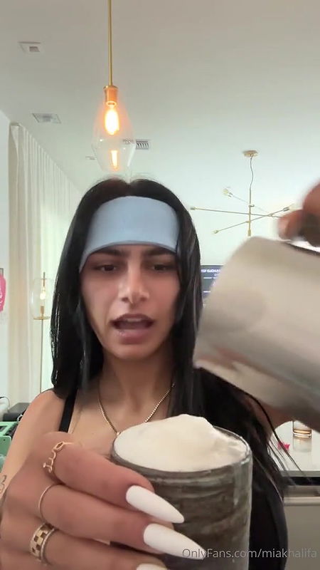 Mia Khalifa Naked Morning Naughty Coffee onlyfans Video Leaked p