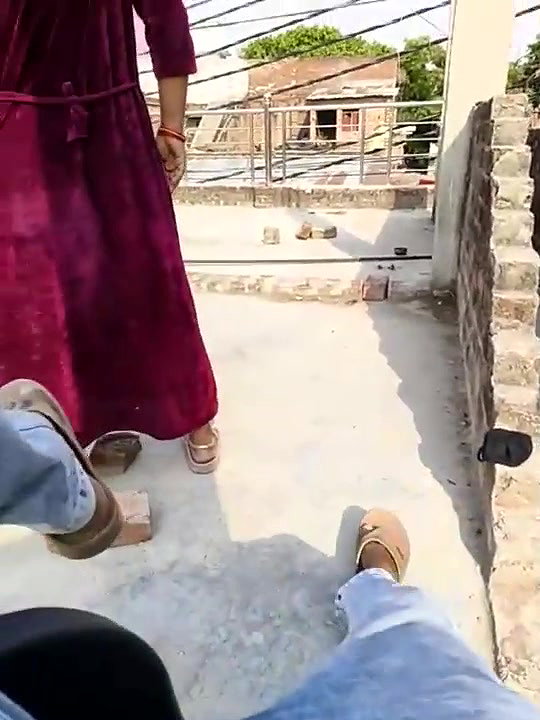 Bhabhi Showing Pussy in Outdoor