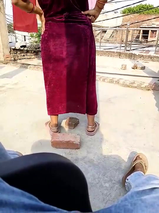 Bhabhi Showing Pussy in Outdoor