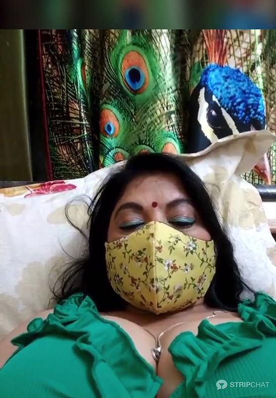 Desi Ratna bhabi boobs show