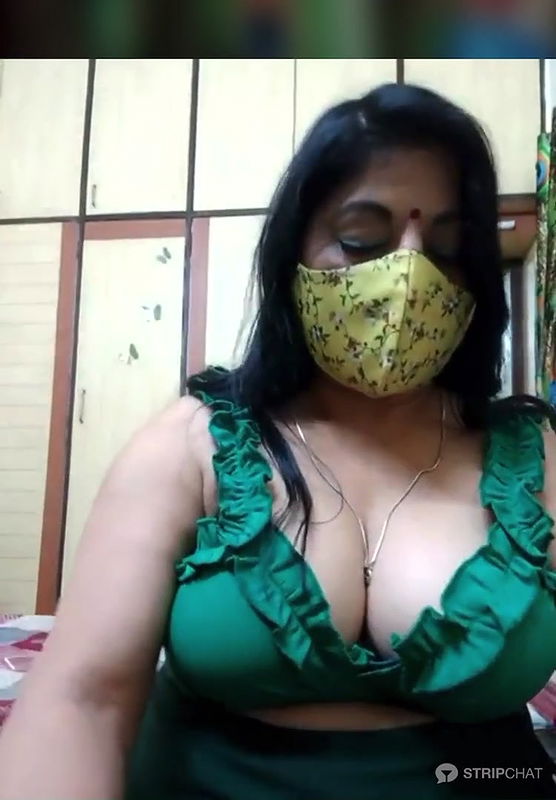 Desi Ratna bhabi boobs show