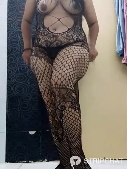 FacedOutgoer Drinking Her Own Pee  Bathing Full Nude on EXCLUSIVE PRIVATE StripChat Show