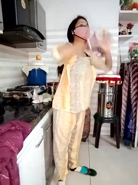 Beautiful Girl Boobs Show in Kitchen