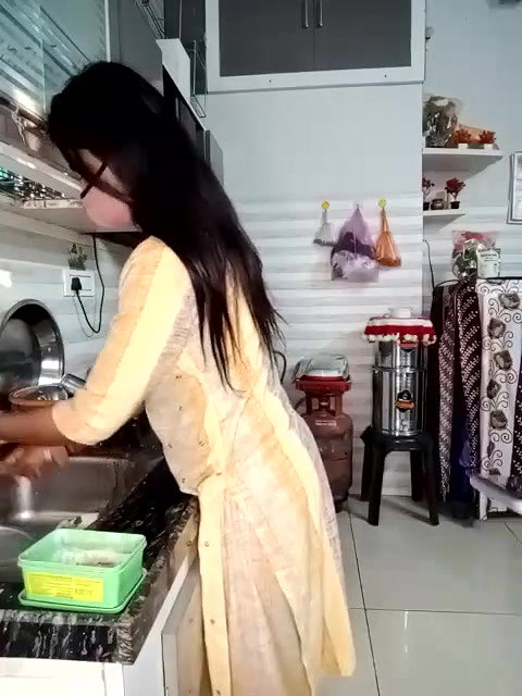 Beautiful Girl Boobs Show in Kitchen