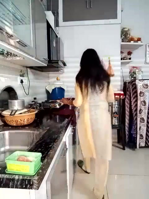 Beautiful Girl Boobs Show in Kitchen