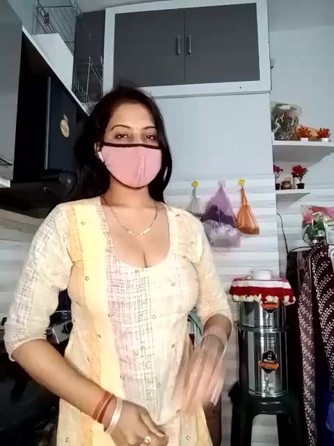 Beautiful Girl Boobs Show in Kitchen