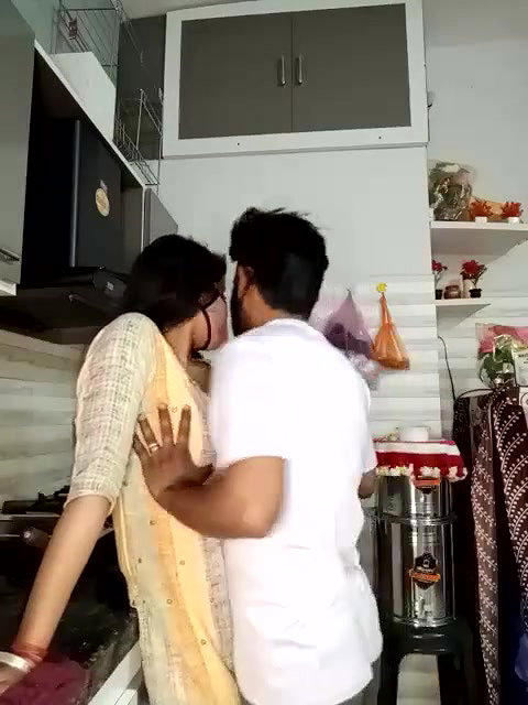Beautiful Girl Boobs Show in Kitchen