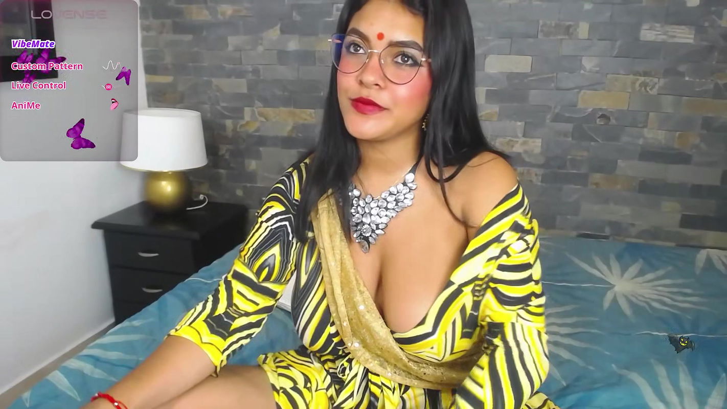 Sexy Bangladeshi Girl Shows Boobs