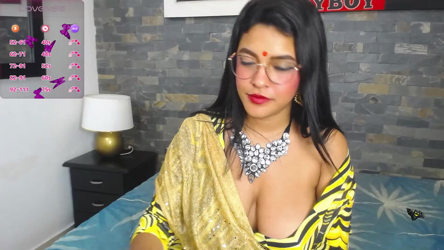 Sexy Bangladeshi Girl Shows Boobs