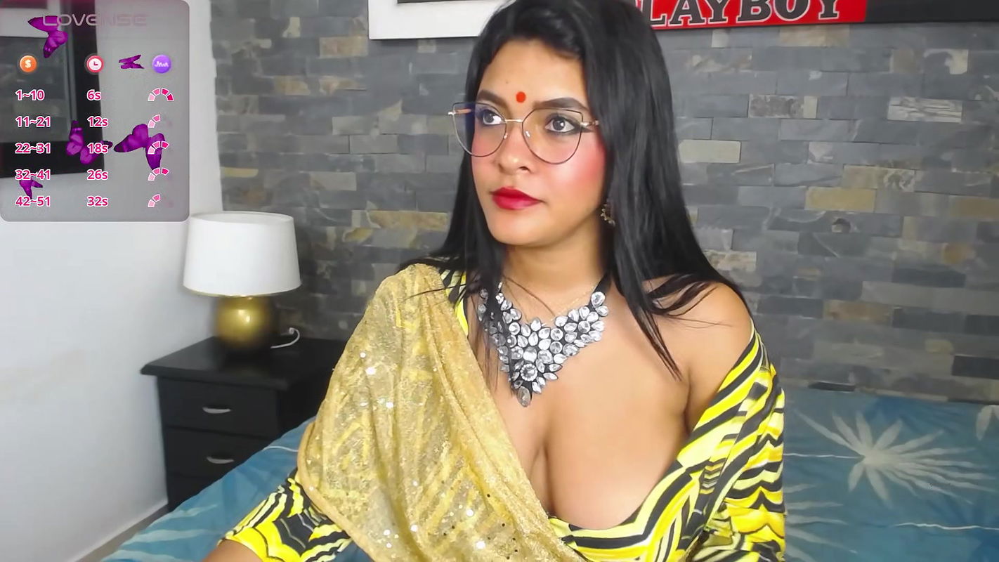 Sexy Bangladeshi Girl Shows Boobs