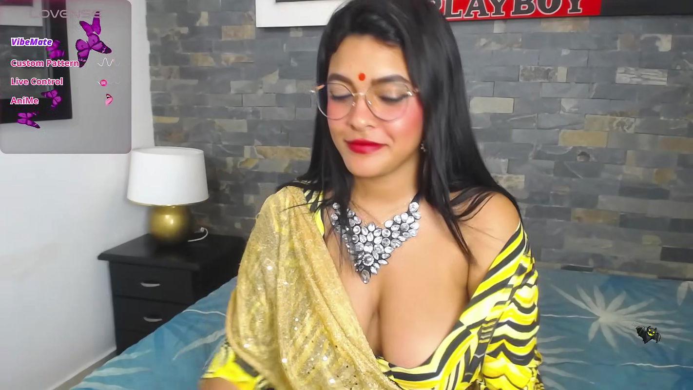 Sexy Bangladeshi Girl Shows Boobs