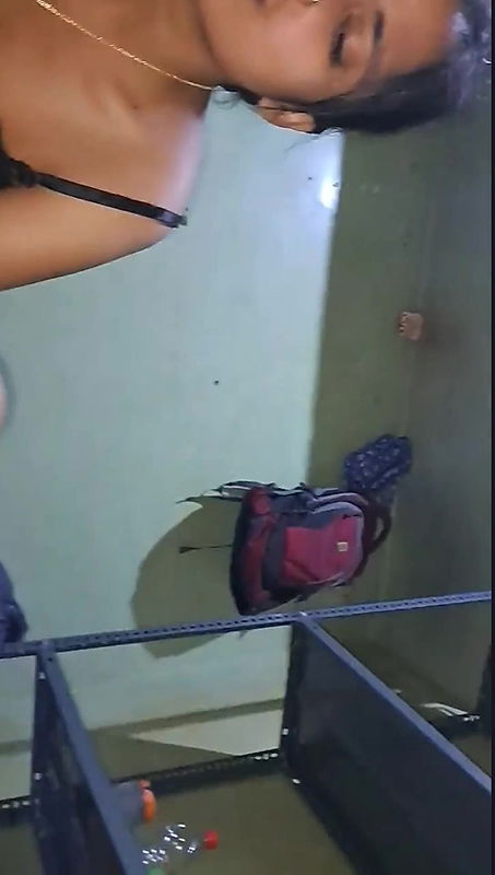 DESI GIRL HOT EXPRESSION RIDING A