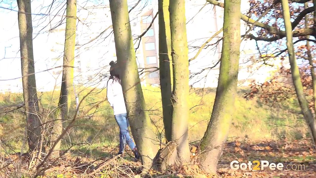 Ali Bordeaux pees on leaves in the woods