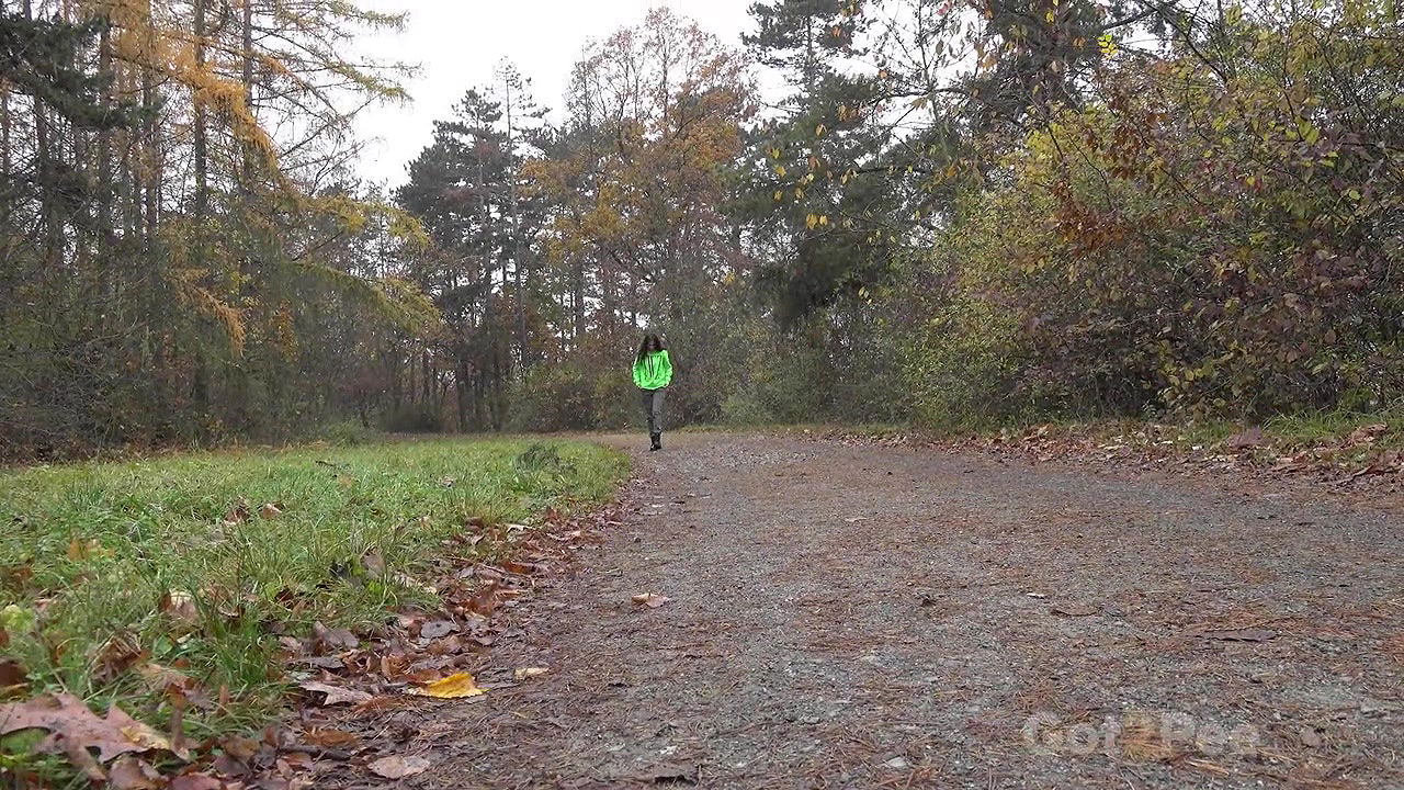 Ali Bordeaux relieves her piss desperation