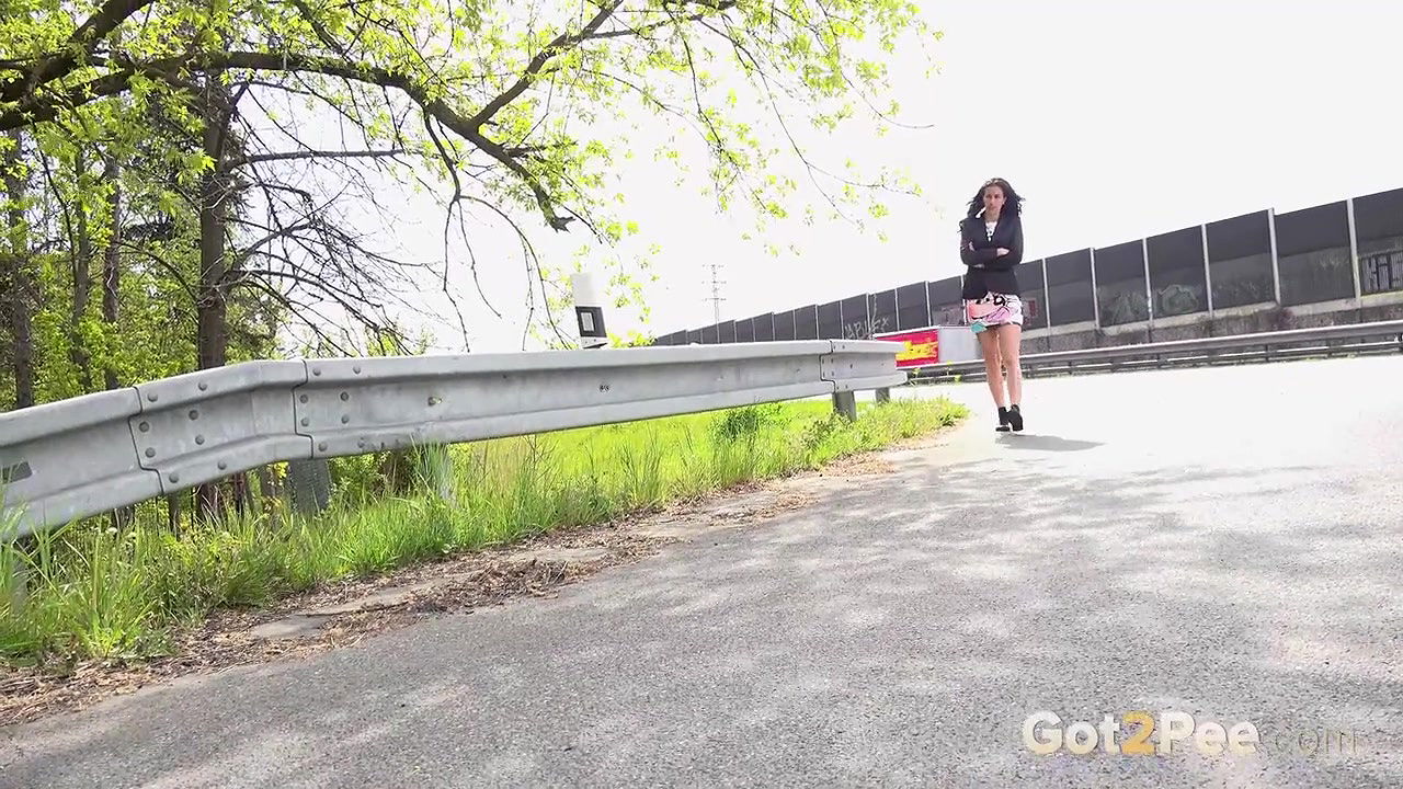 Ali Bordeaux relieves piss desperation in public