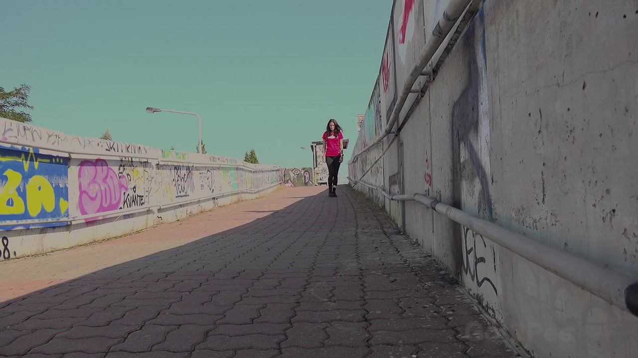 Ali Bordeaux squats and pees on the ground