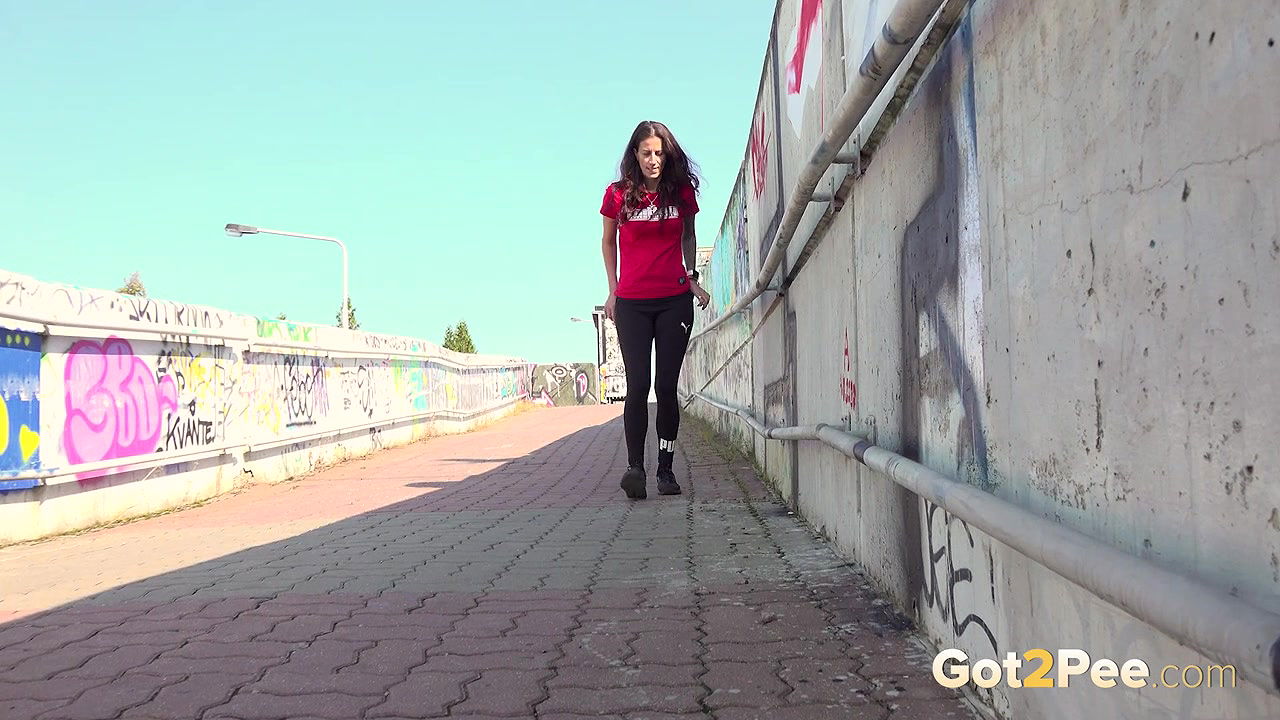 Ali Bordeaux squats and pees on the ground