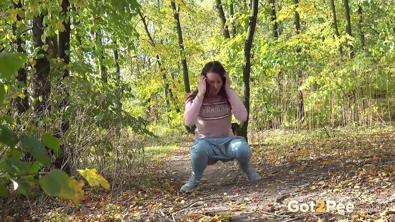 Amanda Hill relieves piss desperation