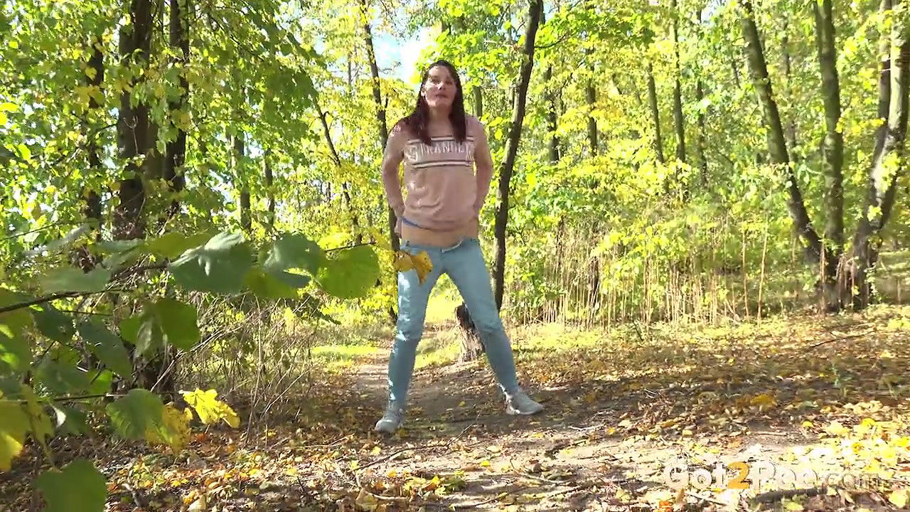 Amanda Hill relieves piss desperation