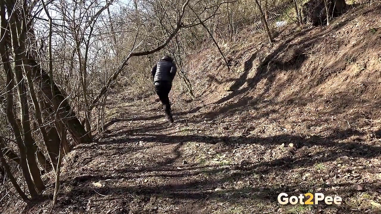 Antonia Sainz pulls down leather pants to piss