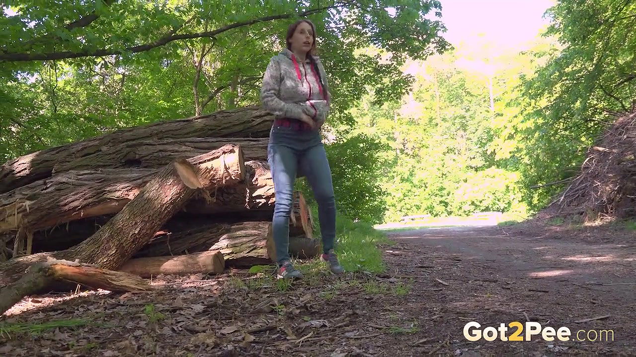 Antonia Sainz relieves her pee desperation outside