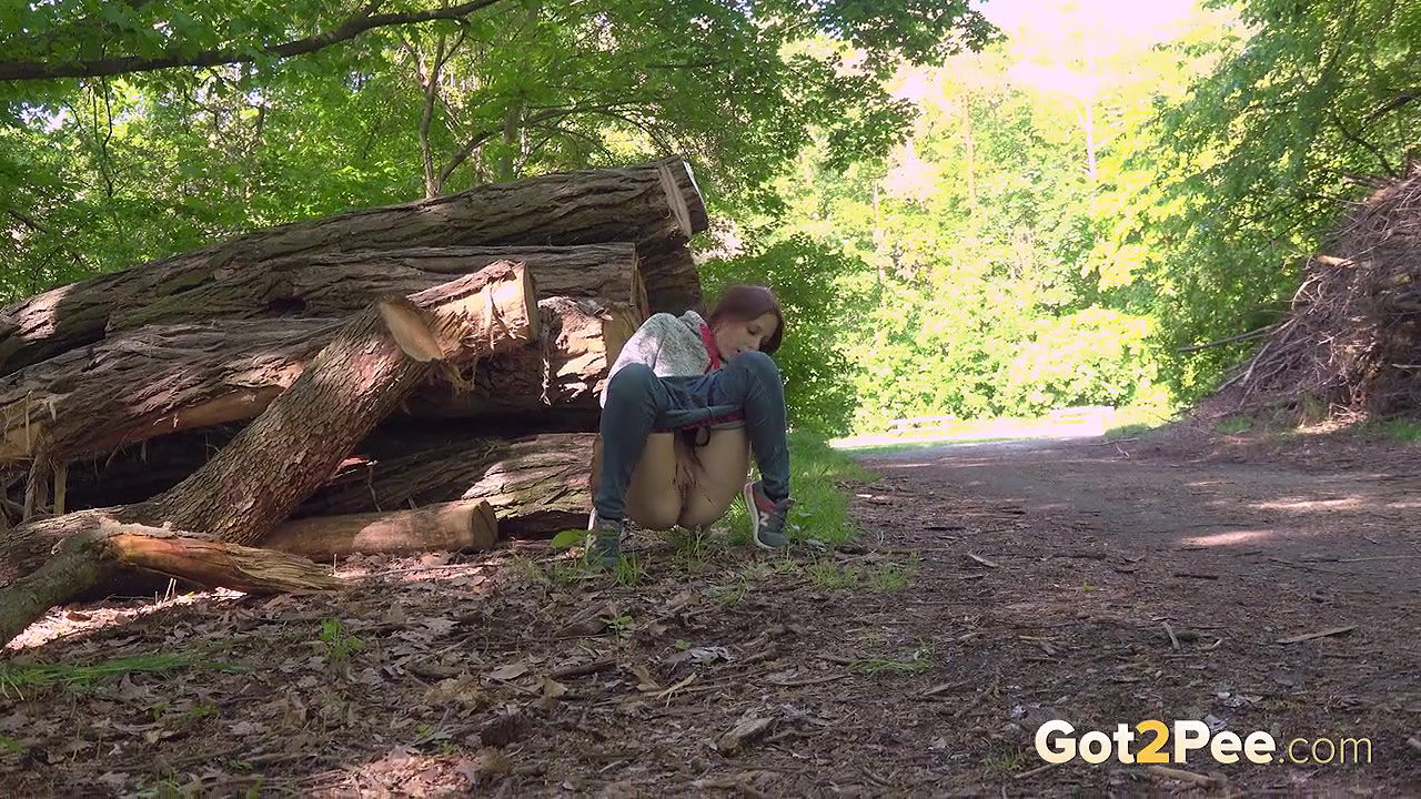 Antonia Sainz relieves her pee desperation outside