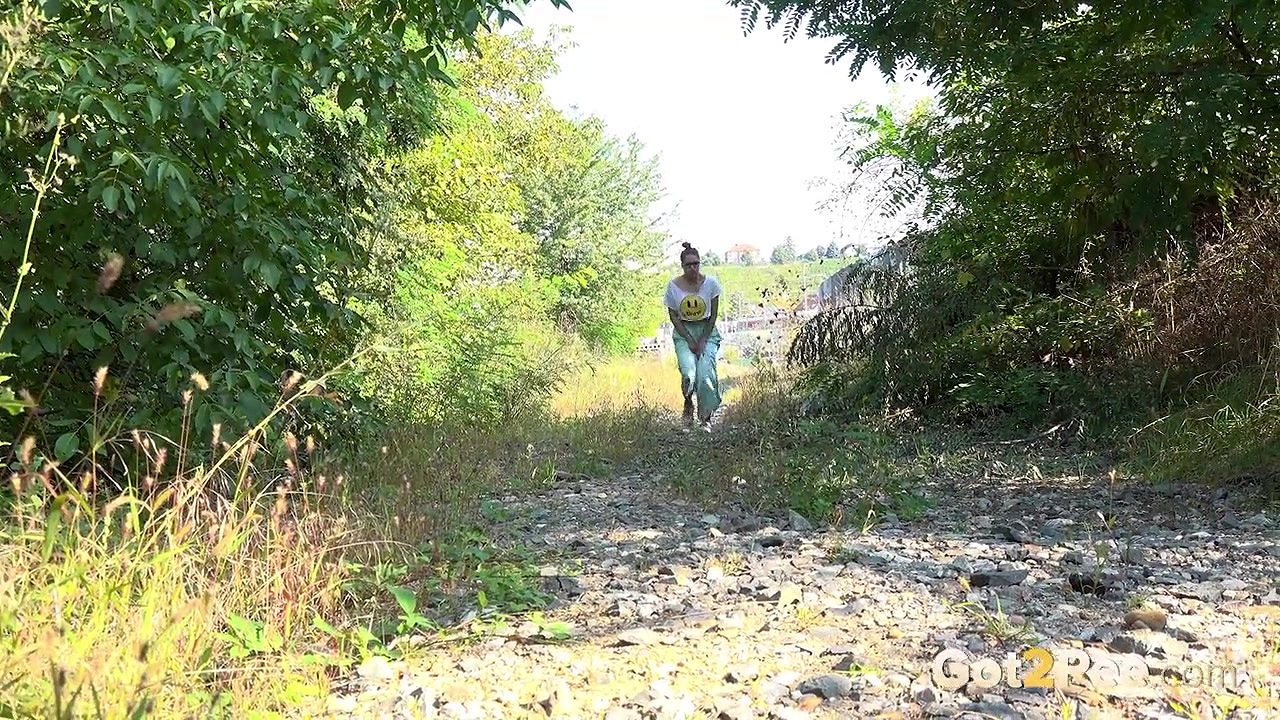 Barbara Bieber relieves her piss desperation
