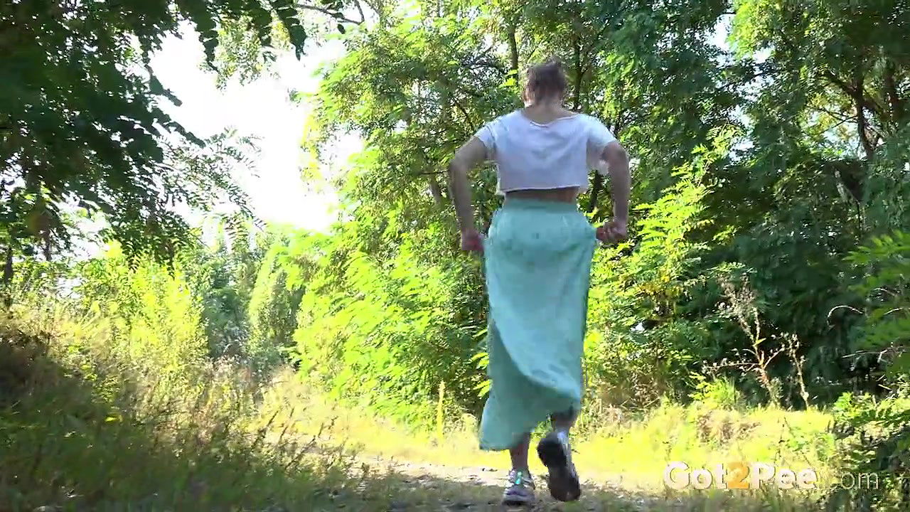 Barbara Bieber relieves her piss desperation