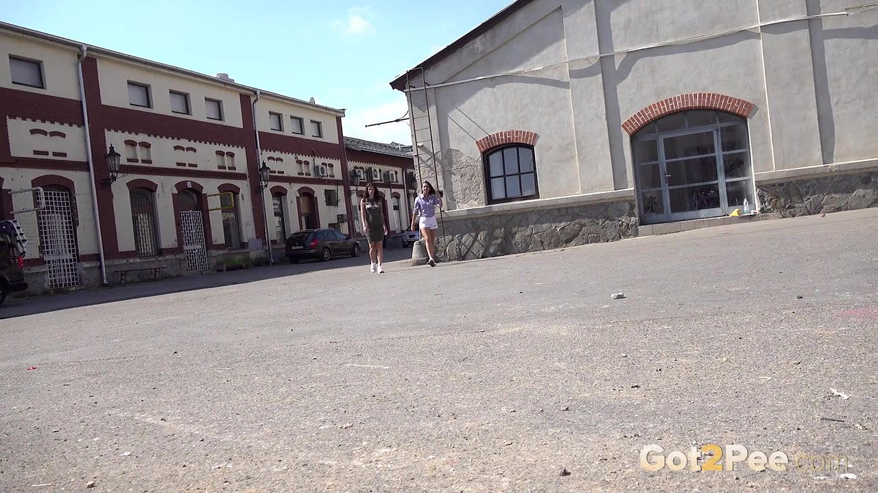 Best friends relieve their piss desperation