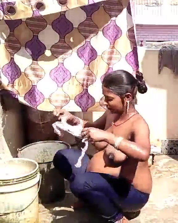 kc pregnent wife outdoor bath