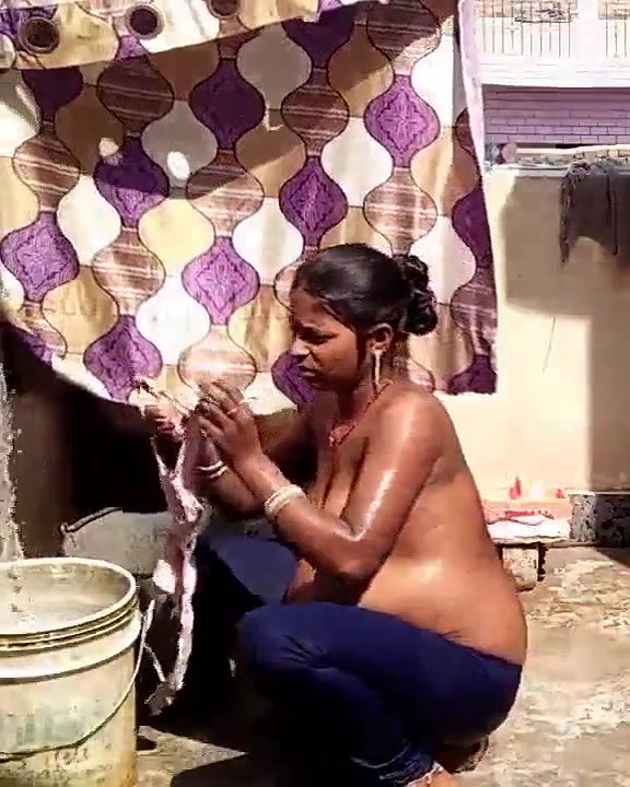 kc pregnent wife outdoor bath