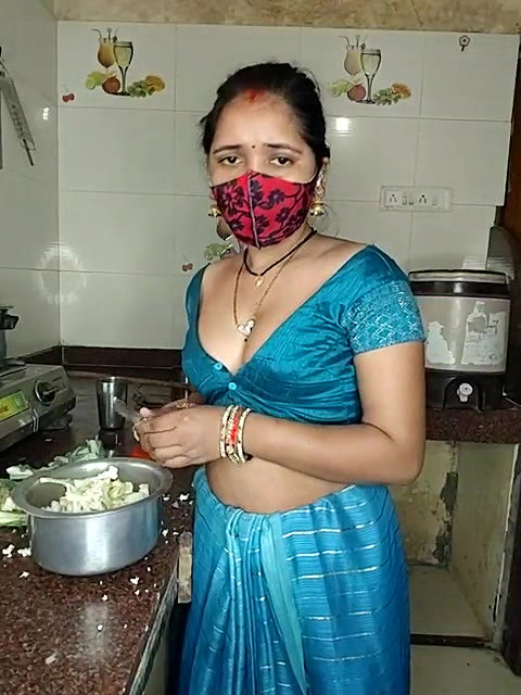 Desi Cute girl Pussy and Boob Show in Kitchen